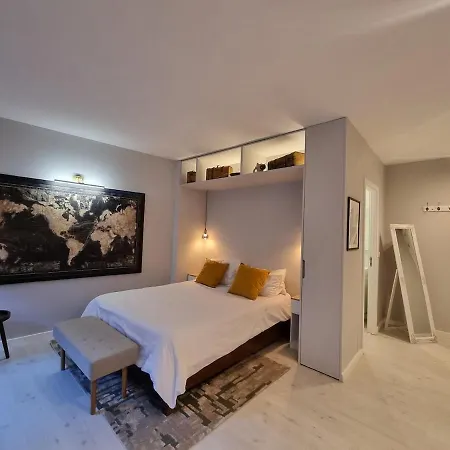 Lovely In The Heart Of Historic Appartamento Oporto